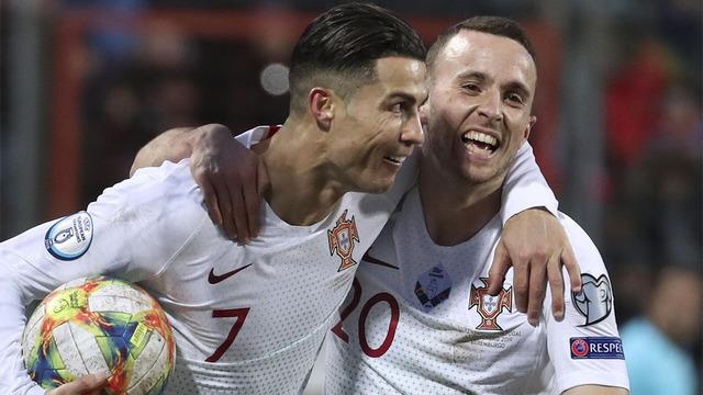 Portekiz’de Cristiano Ronaldo depremi! Jota’nın cenaze törenine katılmadı… Arkadaşları ağlarken, o denize girdi