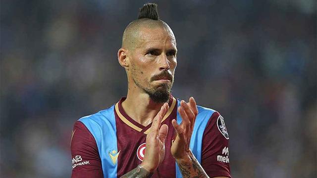Trabzonspor’un eski yıldızı Marek Hamsik’in jubile karşılaşmasında Mertens’in asisti gözlerin pasını sildi..