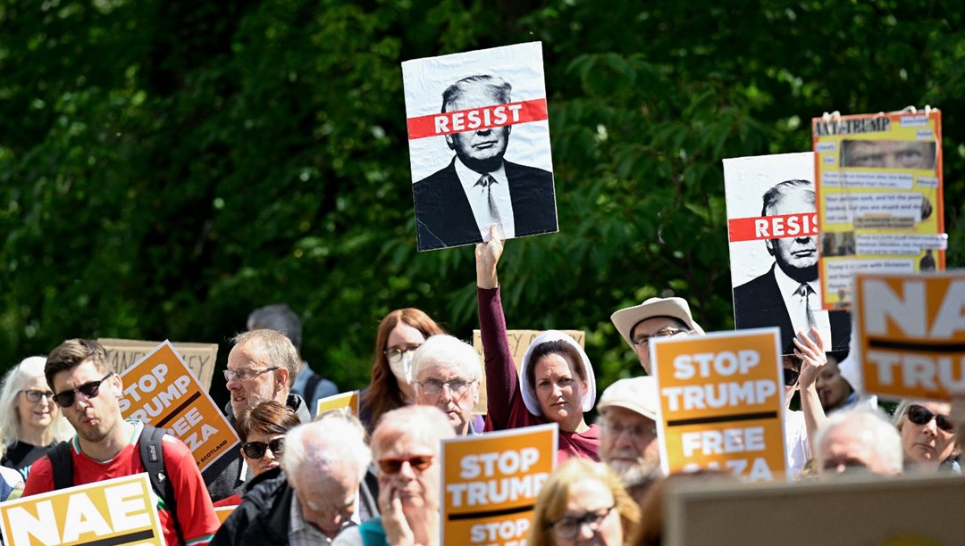 Trump İskoçya’da: Golf oynarken protesto edildi