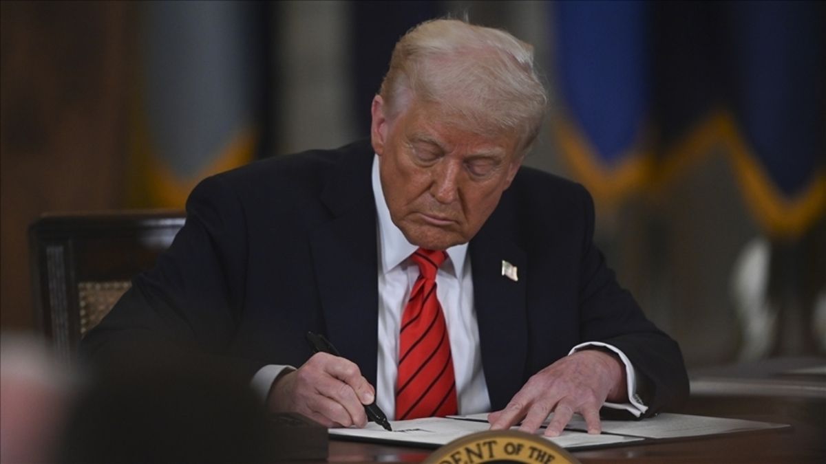 Trump, Suriye’ye yaptırımları sonlandıran başkanlık kararnamesini imzaladı