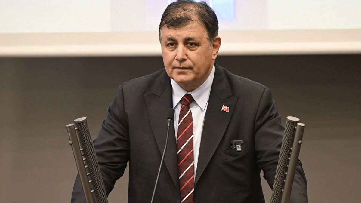 AK Parti’ye geçeceği iddia ediliyordu: Cemil Tugay’dan ilk açıklama
