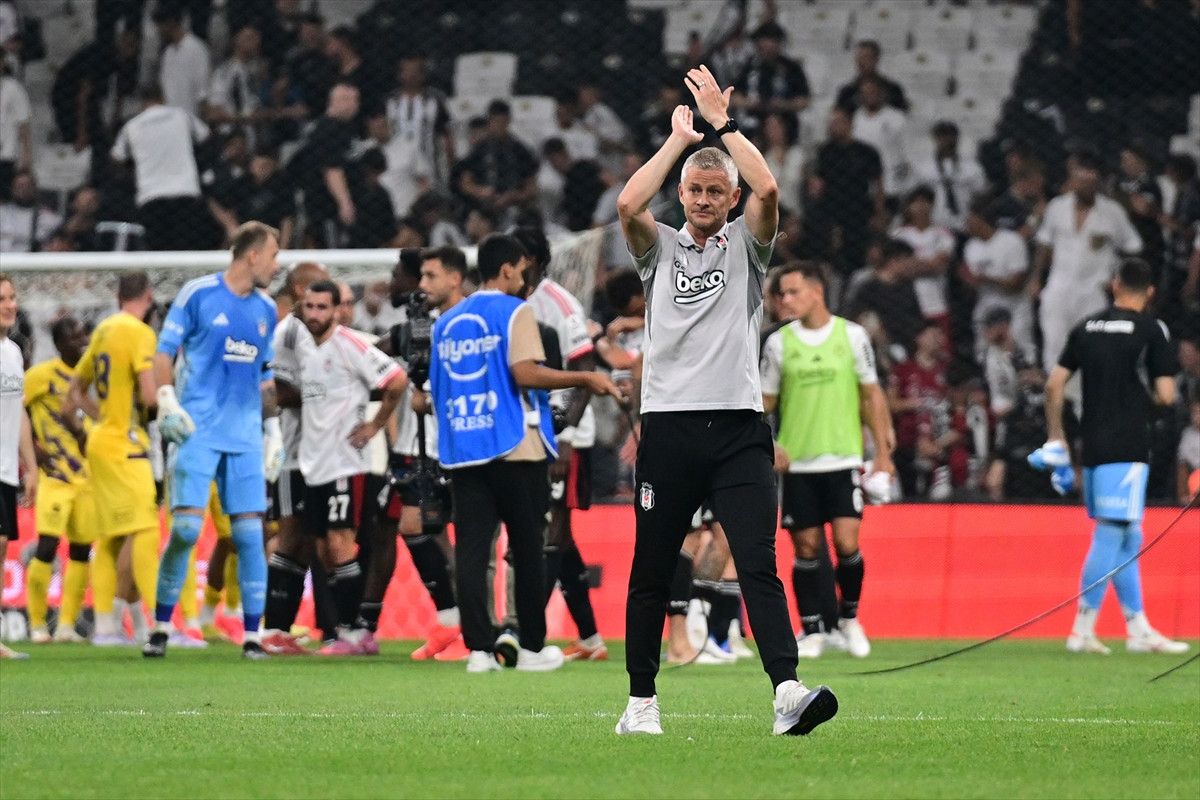 Beşiktaş tribünleri Ole Gunnar Solskjaer’i ıslıkladı!