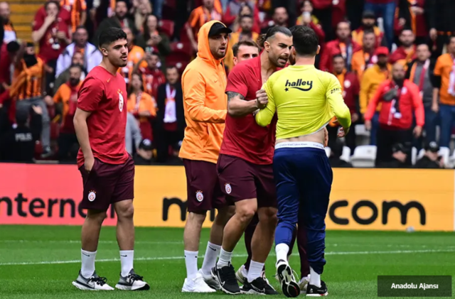 Derbide birbirlerine girmişlerdi! Kerem Aktürkoğlu’na kavgalı olduğu Mert Hakan’dan telefon…