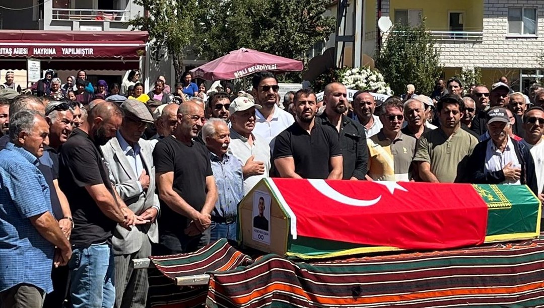 Dünya şampiyonu eski milli güreşçi son yolculuğuna uğurlandı