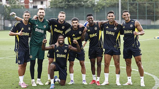 Fenerbahçe’de Oğuz Aydın’dan şok tepki! Feyenoord maçı sonrası sert eleştirilere karşı çıktı…