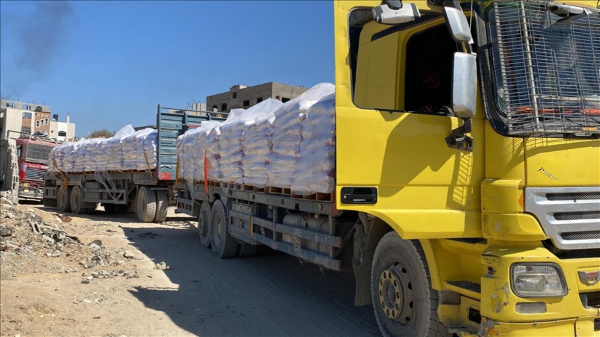 Gazze’deki hükümet: 36 yardım tırının çoğu yağmalandı