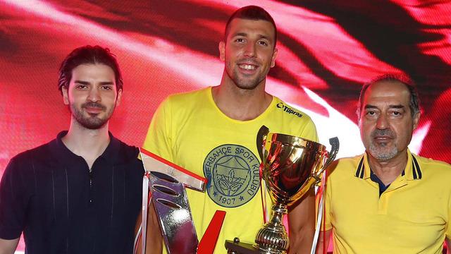 Kupayı Galatasaray’dan alıp Fenerbahçe’ye verdiler! 2023 yılının birincisi değişti