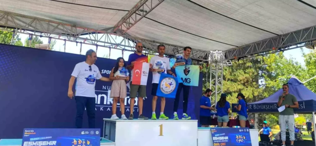 Siirtli sporcu, Eskişehir Yarı Maratonu’nda kategorisinde birinci oldu