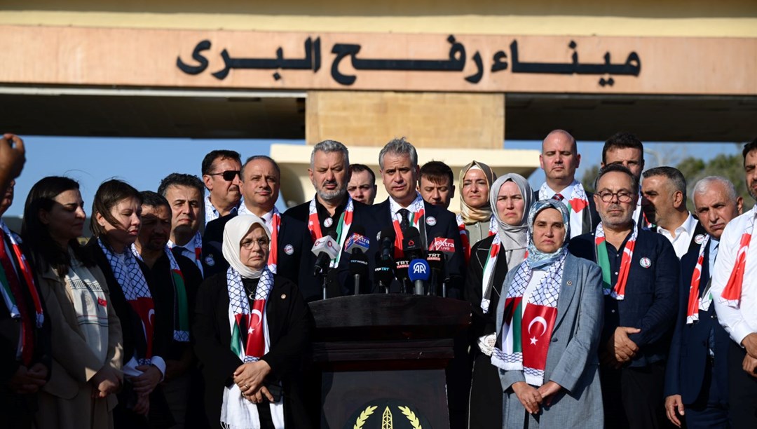 AK Parti heyeti Refah Sınır Kapısı’na gitti