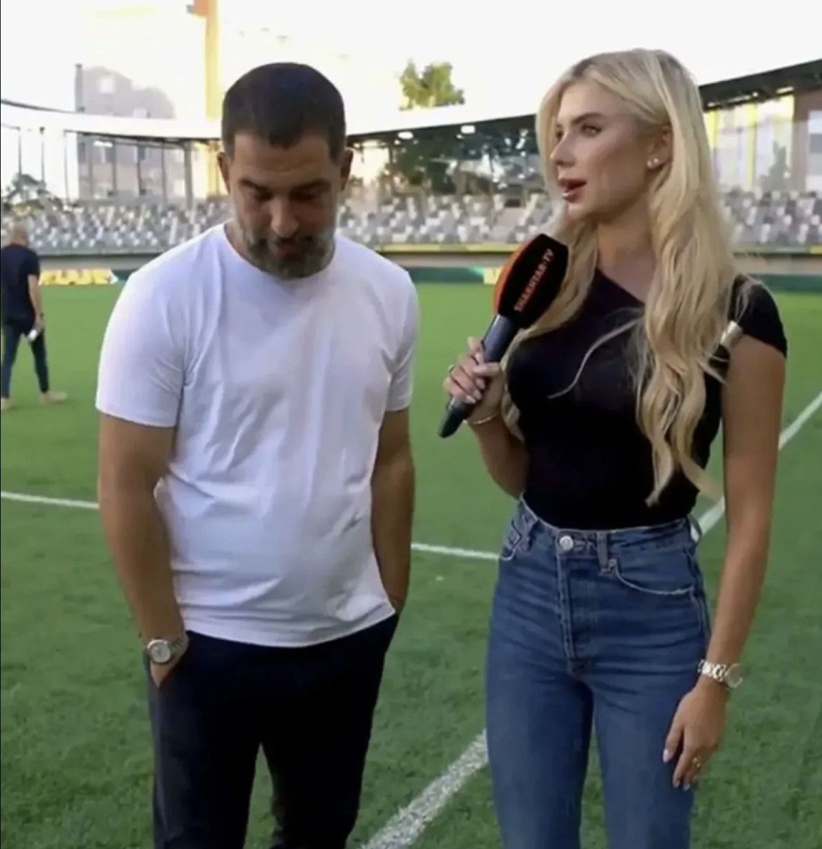 Arda Turan’ın göz teması kurmadığı muhabirle yeni görüntüsü dikkat çekti
