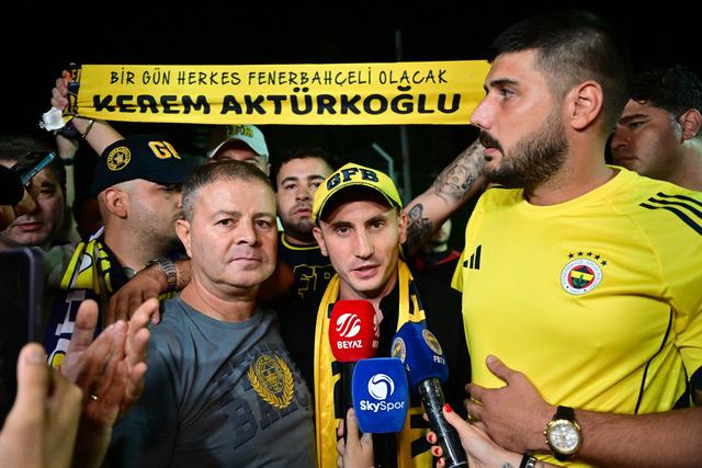 Ayağının tozuyla ortalığı karıştıran sözler! Kerem Aktürkoğlu’nun açıklamalarına sert tepki: “Boşuna dayak yemedi! Yediğin tabağa tükürüyorsun, utan!”