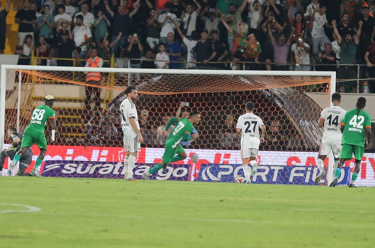 Beşiktaş, Alanyaspor’a kaybetti