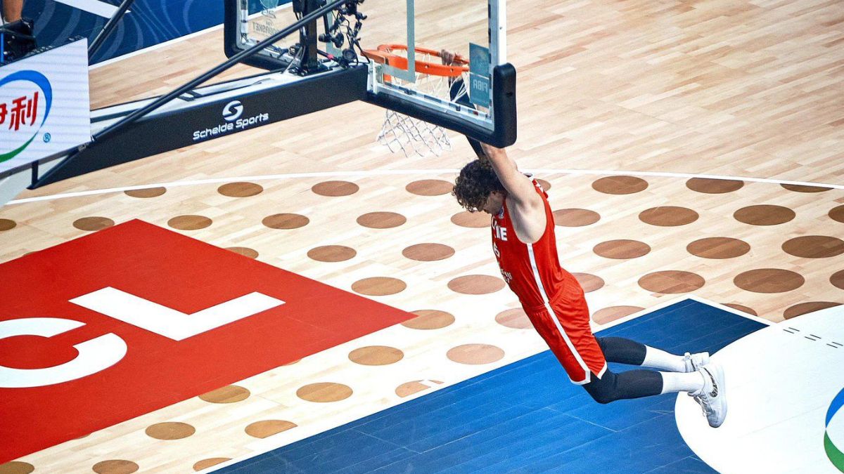 Cedi Osman ve Giannis Antetokounmpo’nun karesi gündem oldu