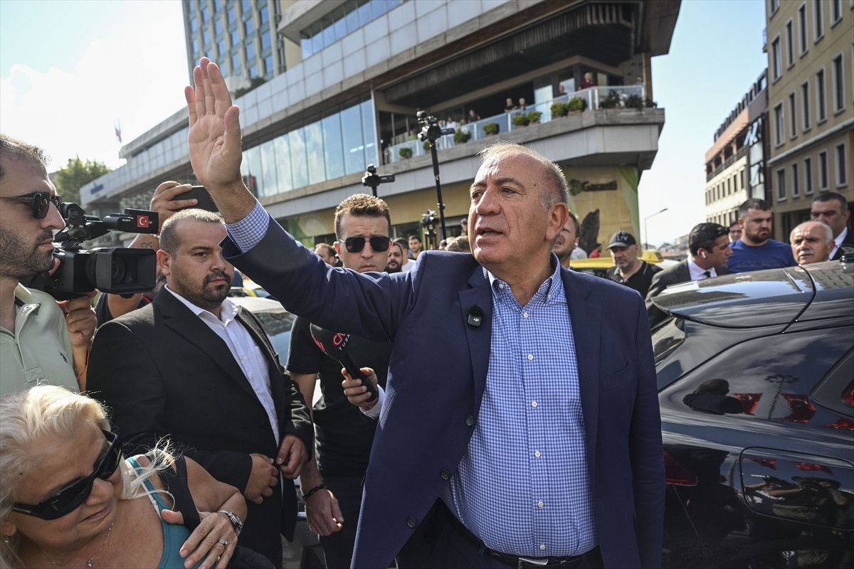 CHP’de kayyum kaosu: Gürsel Tekin’in ekibi Sarıyer’deki binada çalışıyor