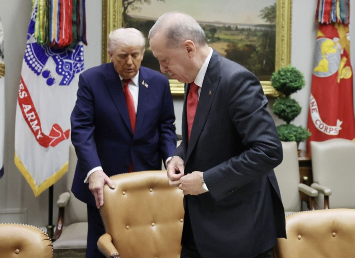 Cumhurbaşkanı Erdoğan ile Donald Trump’ın baş başa görüşmesinden kareler paylaşıldı