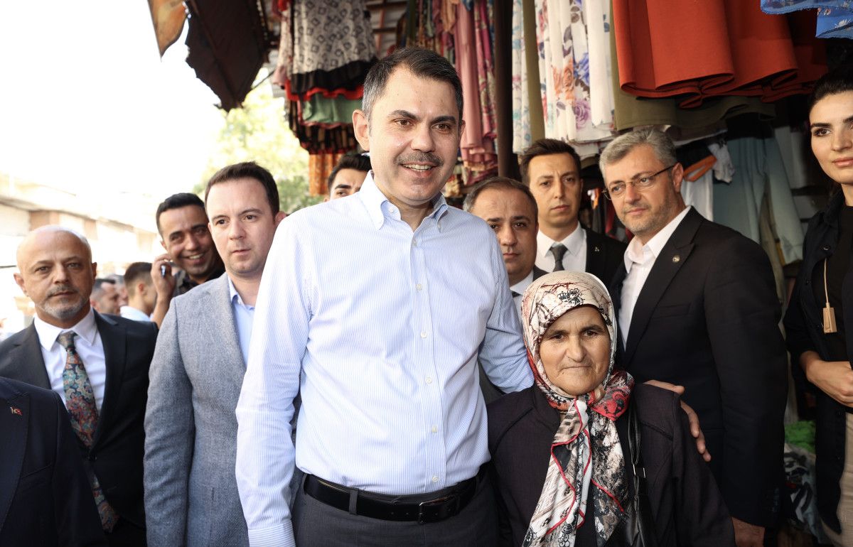 Depremzede Ahmet Amca, Murat Kurum’a gözyaşları içinde teşekkür etti