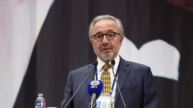 Fenerbahçe’de Asbaşkan Hamdi Akın ‘‘Sanıyorum yeni teknik direktörümüz yabancı olacak’’ dedi ve sosyal medyada yer yerinden oynadı…