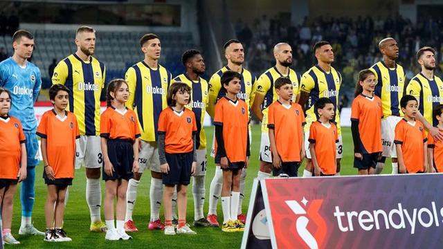 Fenerbahçe’de yabancı oyuncu sayısındaki fazlalık ayrılık getiriyor! Kaleci Dominik Livakoviç için Girona iddiası…