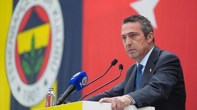 Fenerbahçe’de yeni teknik direktör belli oluyor! Sarı lacivertlilerde yönetim kurulu toplantısı bitmek üzere… Karar her an açıklanabilir