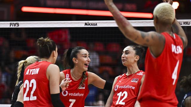 Filenin Sultanları ABD’ye şans tanımadı! Yarı finale yükselerek yine tarih yazdık