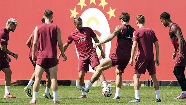 Galatasaray’da yaprak dökümü sürüyor! Sarı kırmızılı takımda Jankat Yılmaz ve Kazımcan Karataş için transfer iddiaları gündeme geldi…