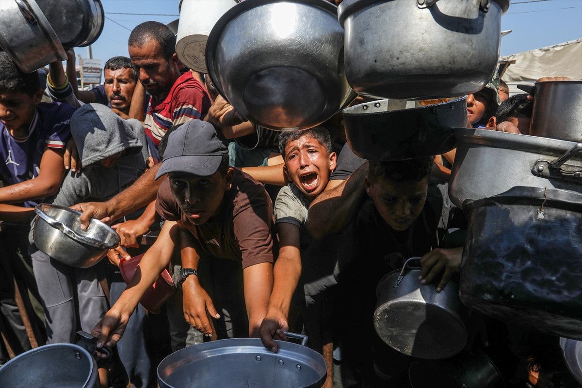Gazze’de gıda krizi: Filistinlilere yemek dağıtıldı