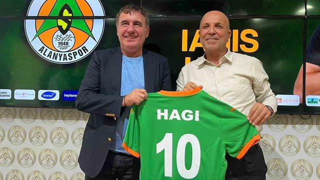 Hagi’nin oğlu Ianis Hagi, Süper Lig ekibine resmi imzayı attı!