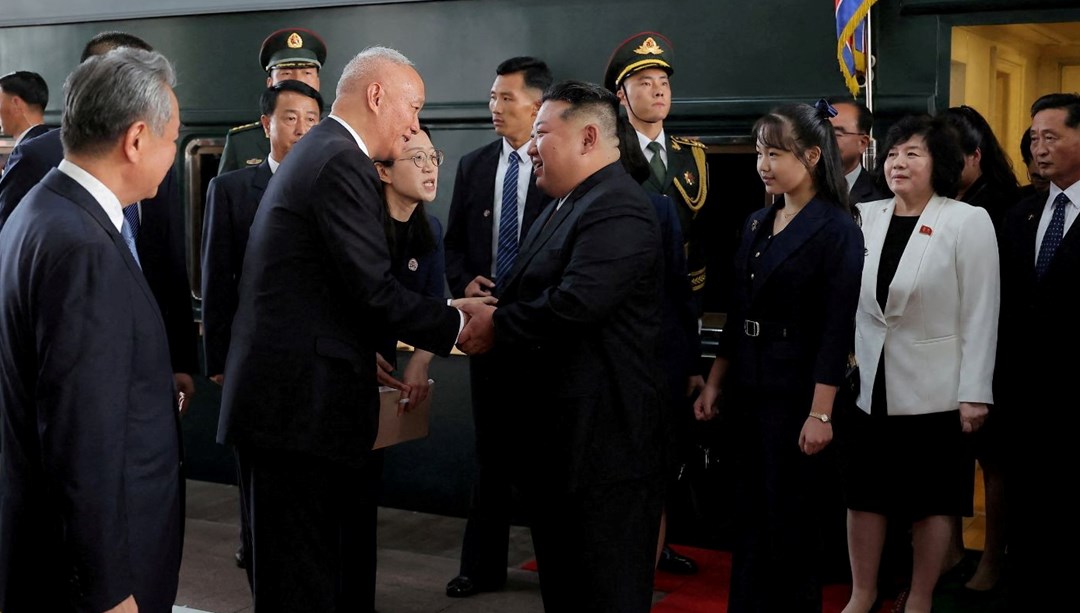 Kim Jong Un’un 12 yaşındaki kızı Pekin’de: Güç gösterisinin yeni yüzü