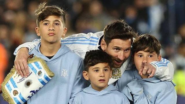 Lionel Messi iki gol attığı maçta Arjantin’e gözyaşlarıyla veda etti