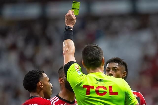 Meğer bilerek kart görüyormuş! Flamengo’nun futbolcusu Bruno Henrique, bahis nedeniyle cezaya çarptırıldı