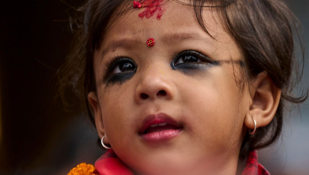 Nepal’in yaşayan tanrıçası iki yaşındaki çocuk oldu