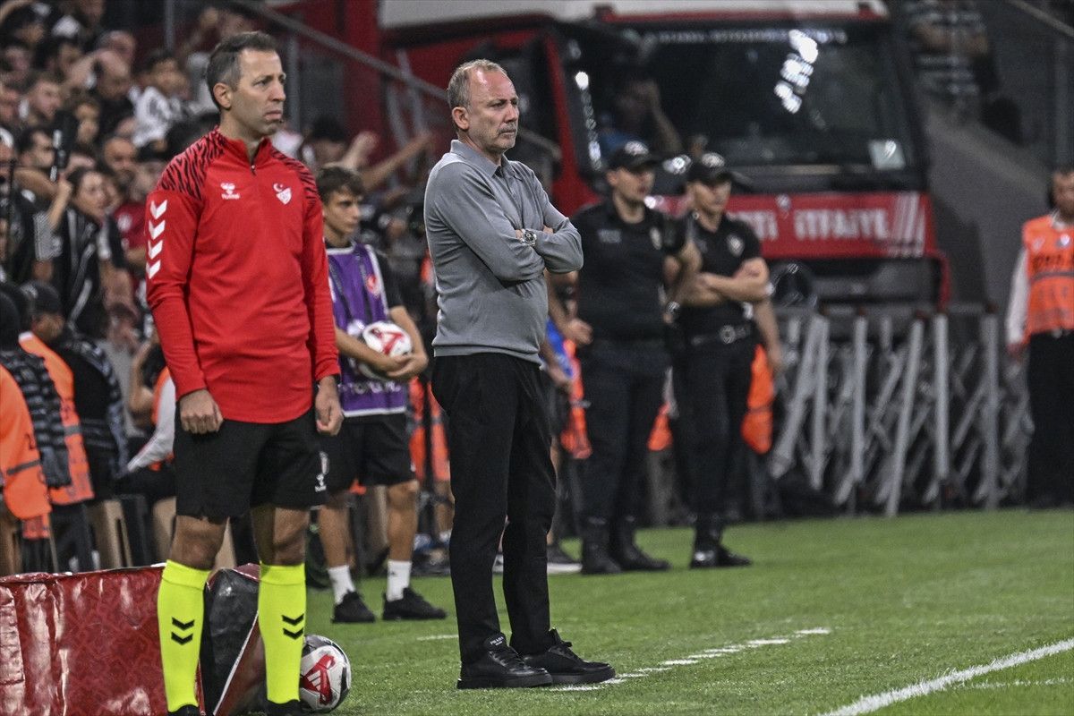 Sergen Yalçın: Futbol sadece yabancı oyuncularla oynanmıyor