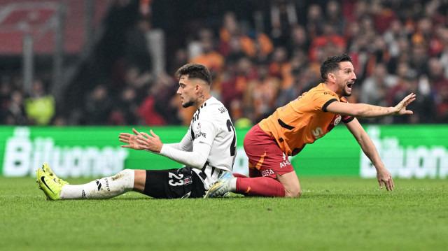 SON DAKİKA: Ezeli rakipler arasında bir transfer daha! Beşiktaş’tan Trabzonspor’a gitti… Ernest Muçi resmen Bordo-mavililer’de