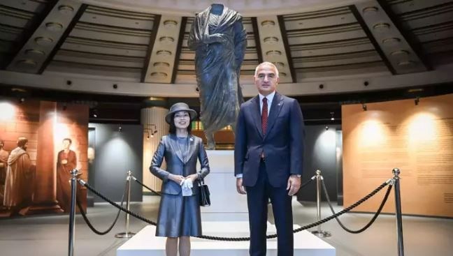 Sosyal medya Japonya Prensesi Akiko Mikasa’nın Türk Bayraklı ojesini konuşuyor