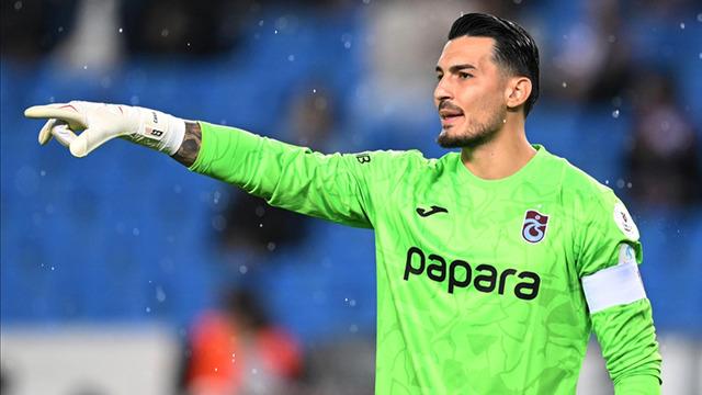 Trabzonspor’un yıldızı Uğurcan Çakır transferi resmen duyurdu! Açıklama sonrası ortalık karıştı… Taraftarlar tesisleri bastı