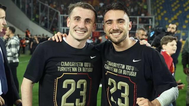 Yedikleri içtikleri ayrı gitmiyordu! Yunus Akgün’den milli takım kampında, Fenerbahçe’ye transfer olan Kerem Aktürkoğlu için antrenman sonrası olay hamle… Kerem’den anında yanıt geldi!