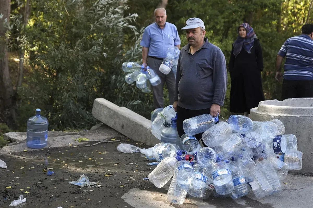Ankara susuzlukla mücadele ediyor: Led ekranlara Atatürk portresi yansıtıldı