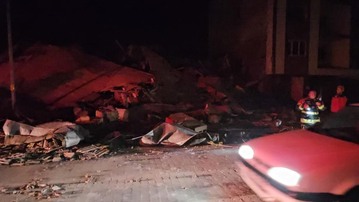 Balıkesir’de boşaltılan 3 bina depremde yıkıldı