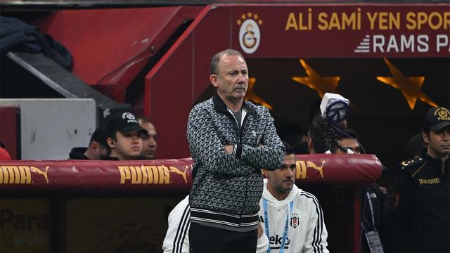 Beşiktaş teknik direktörü Sergen Yalçın’dan Galatasaray taraftarına teşekkür! ”Çok sağ olsunlar, var olsunlar…”