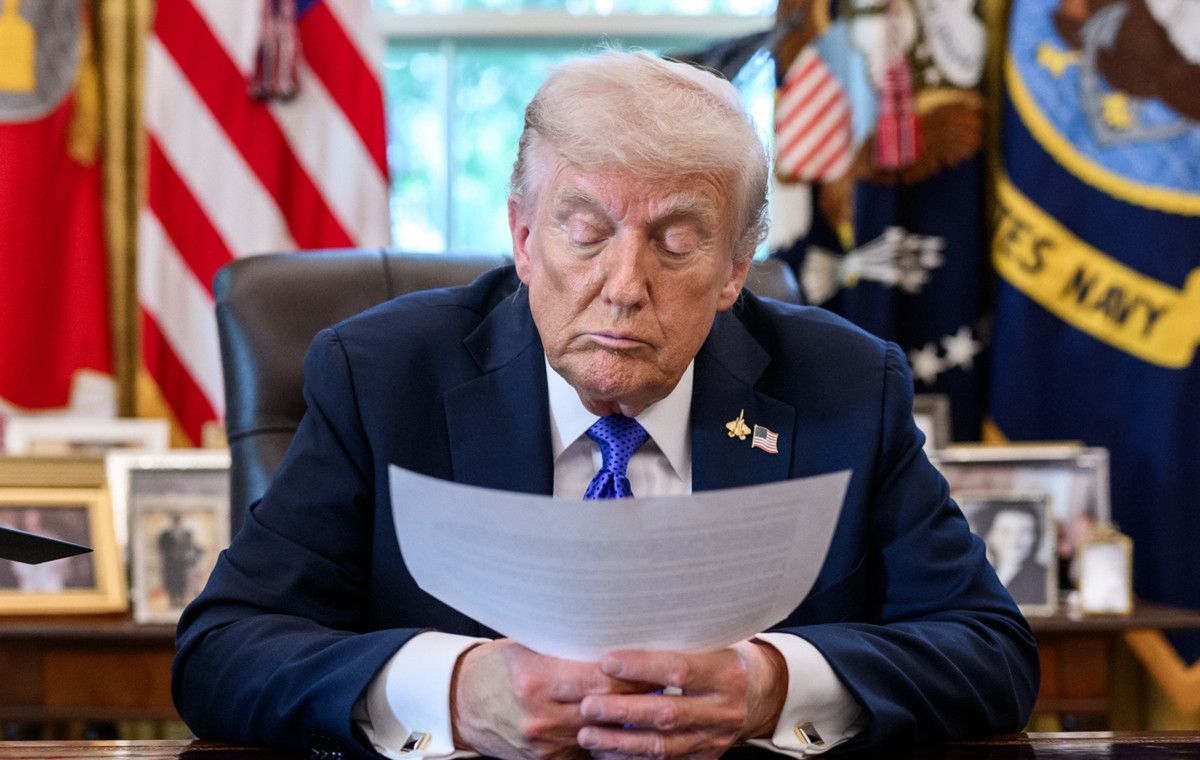 Donald Trump: İsrail, Gazze’ye yönelik bombardımanı derhal durdurmalı