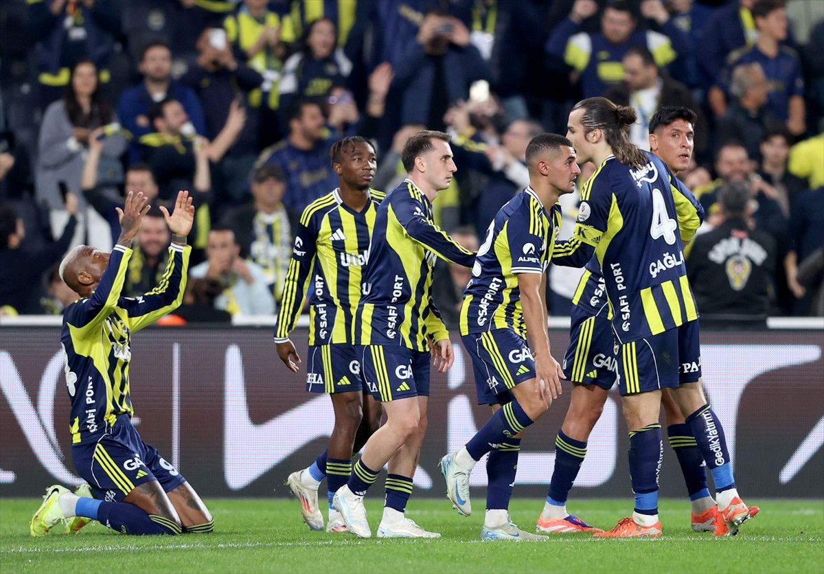 Fenerbahçe, Fatih Karagümrük’ü iki golle geçti