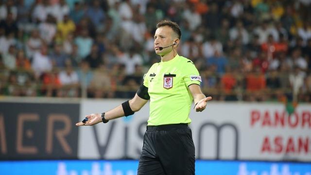 Galatasaray-Beşiktaş maçı sonrası eski hakem ve yorumcu Deniz Çoban’dan olay yaratan iddia: Yasin Kol çok büyük bir hata yaptı, derbi tekrar edilebilir