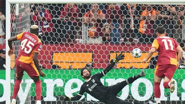 Galatasaray-Liverpool karşılaşmasında sakatlanan 3 oyuncunun sağlık durumları belli oldu! Alisson Becker’den İngiliz ekibine kötü haber geldi…