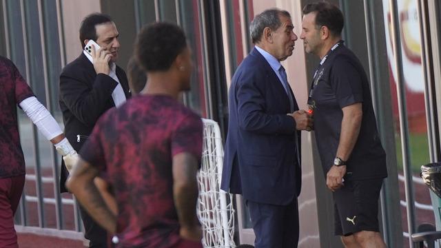 Galatasaray’da kış transfer döneminin transfer politikası belli oldu! 2 bölgeye yıldız transferi isteniyor… Hakan Çalhanoğlu ismi…