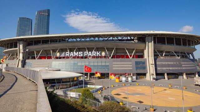 Galatasaray’dan 120.kuruluş yıl dönümüne özel açılış! Rams Park’ın önüne anıt yapıldı…