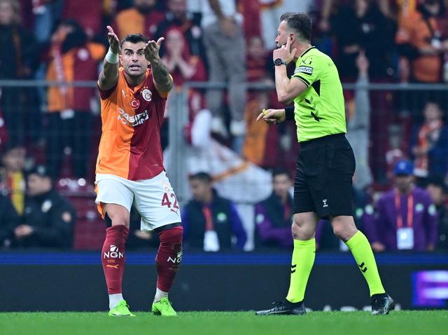 Galatasaray’dan Beşiktaş derbisinde yaşanan ‘kural hatası’ iddiası sonrası Sarı-Kırmızılı yönetimden beklenmedik karar!