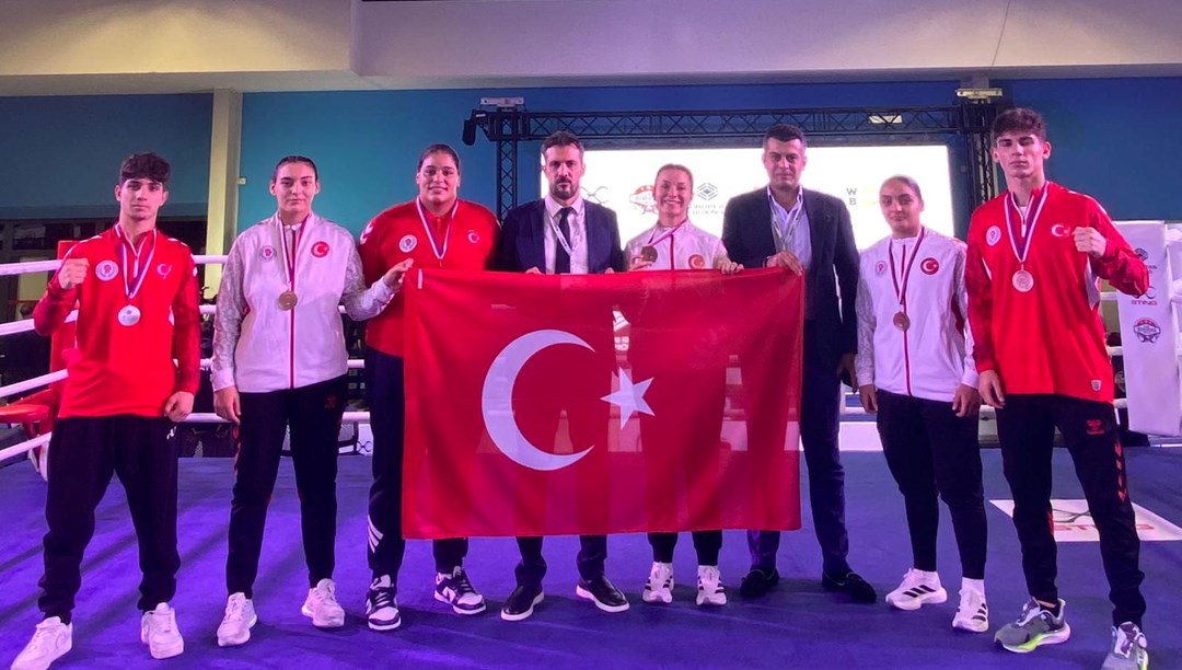 Genç milli boksörlerden Çekya’da 6 madalya