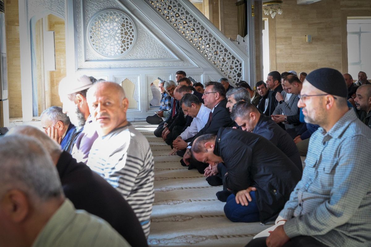 Özgür Özel, cuma namazını İstanbul’da kıldı