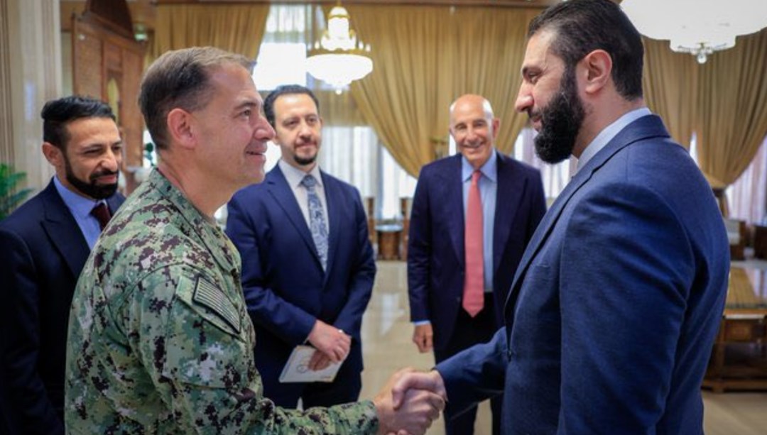 Şam’da kritik toplantı: Barrack ve ABD’li komutan Şara ile görüştü