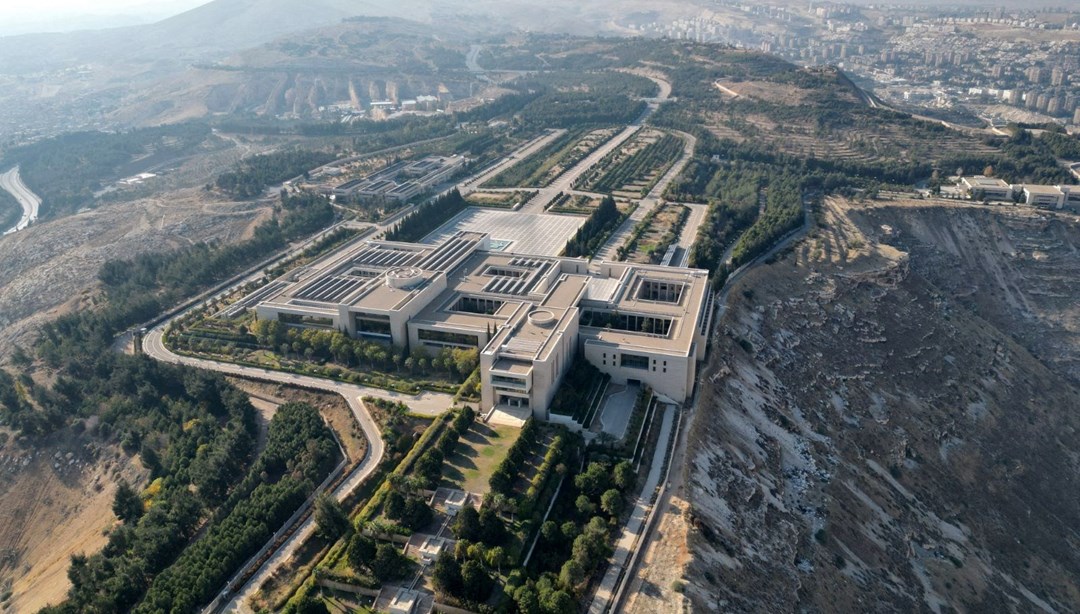 Şara’dan destekçilerine sert uyarı: “Lüks araçlarınızı teslim edin”